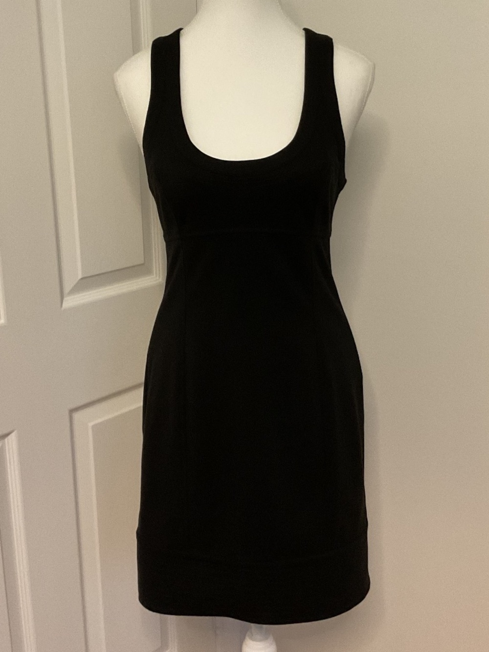 🤩 Aritzia Wilfred Black Bodycon mini dress - size 6